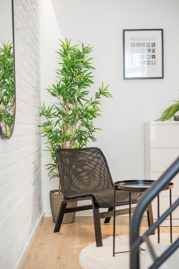 Chic Central City Rooms By Home2 Vienne Extérieur photo