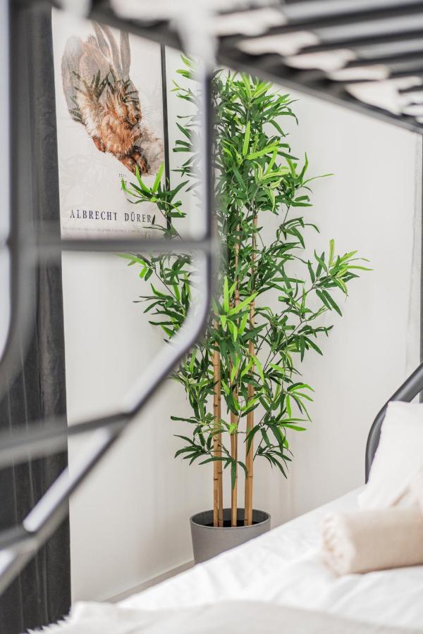 Chic Central City Rooms By Home2 Vienne Extérieur photo