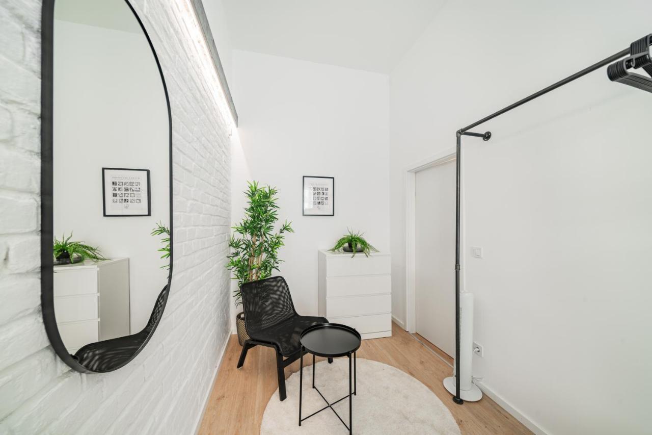 Chic Central City Rooms By Home2 Vienne Extérieur photo