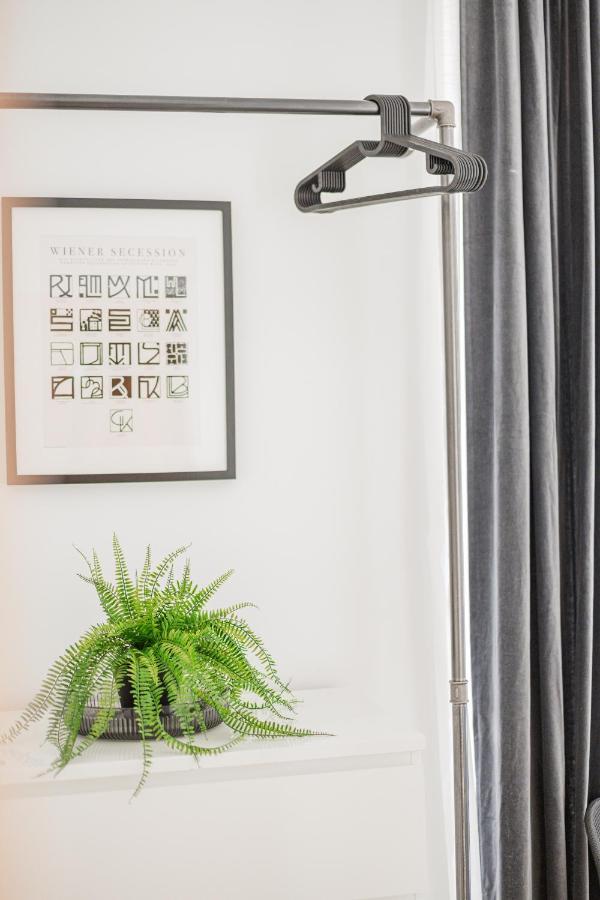 Chic Central City Rooms By Home2 Vienne Extérieur photo