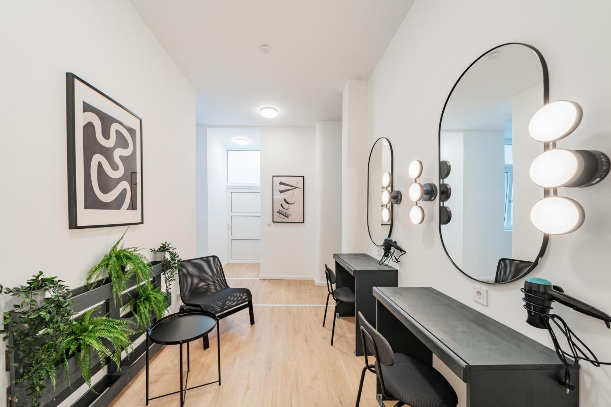 Chic Central City Rooms By Home2 Vienne Extérieur photo